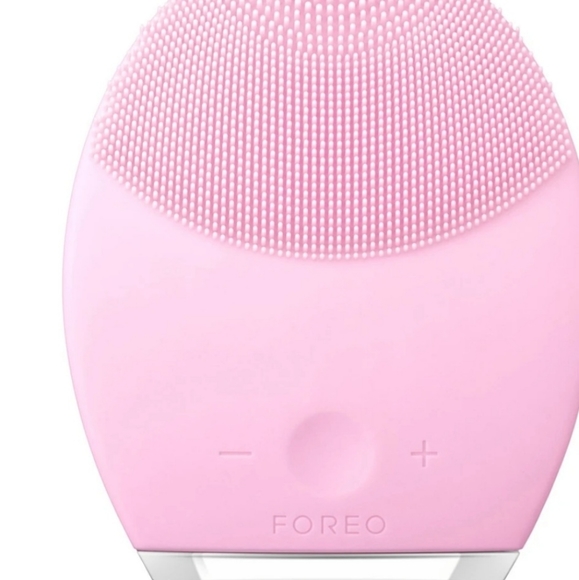 New FOREO LUNA 2 Personalised Facial Cleansing Brush & Anti-Ageing Device. - Picture 2 of 8